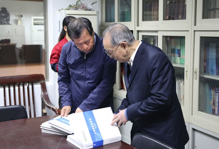 国医大师、山西中医学院教授王世民先生到药都制药集团参观考察