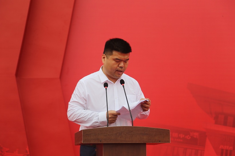 药都集团总经理、安国市中药协会会长李龙受邀出席安国市中药材批发交易市场开业庆典并作致辞