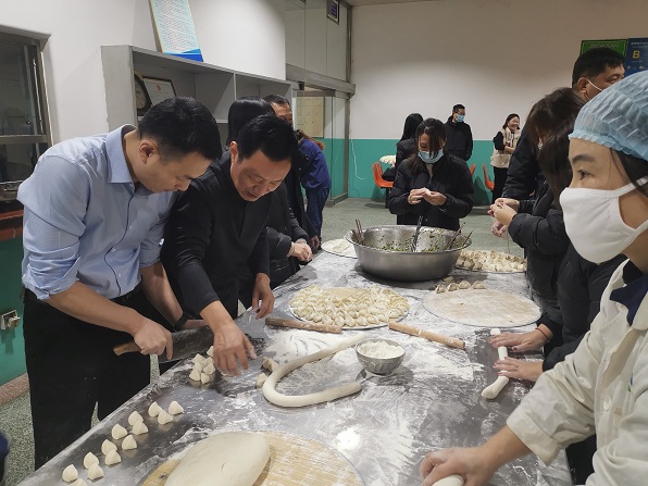 吃饺子、庆元旦、迎新年 药都集团欢天喜地来跨年